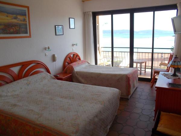 Hôtel Les Alizés : photo 4 de la chambre chambre triple - vue sur mer