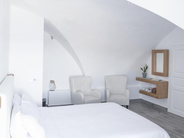 Hotel Thireas : photo 7 de la chambre suite lune de miel avec jacuzzi extérieur - vue sur volcan