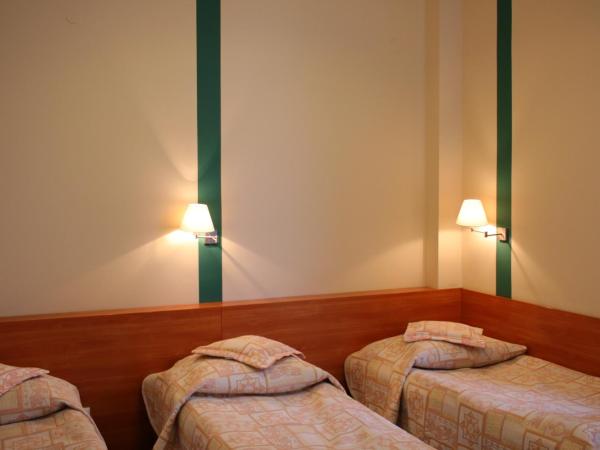Amicus Żoliborz : photo 2 de la chambre chambre triple standard