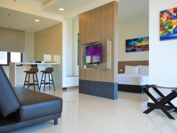 D'Wharf Hotel & Serviced Residence : photo 2 de la chambre suite exécutive - vue sur ville 