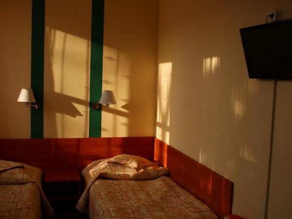 Amicus Żoliborz : photo 2 de la chambre chambre triple