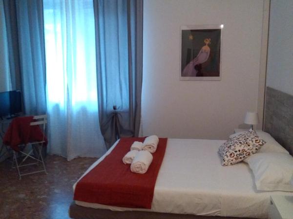 B&B Mameli 41 : photo 2 de la chambre chambre double ou lits jumeaux avec salle de bains privative externe