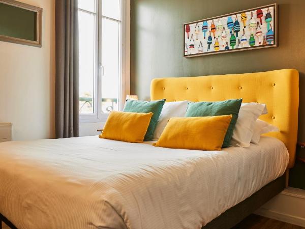 Logis Hôtel La Chaize : photo 2 de la chambre petite chambre 1 ou 2 personnes - vue sur cour