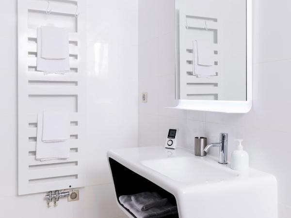 Eden Lodge Paris : photo 1 de la chambre chambre double ou lits jumeaux avec terrasse