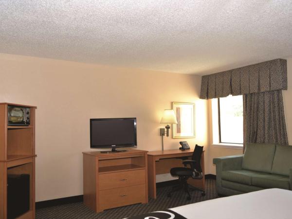 La Quinta by Wyndham Tampa Fairgrounds - Casino : photo 2 de la chambre suite studio lit king-size deluxe - non-fumeurs