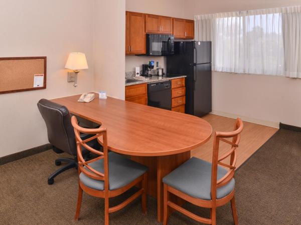 Candlewood Suites San Diego, an IHG Hotel : photo 5 de la chambre suite studio avec 2 lits queen-size - baignoire accessible aux personnes à mobilité réduite/non-fumeurs