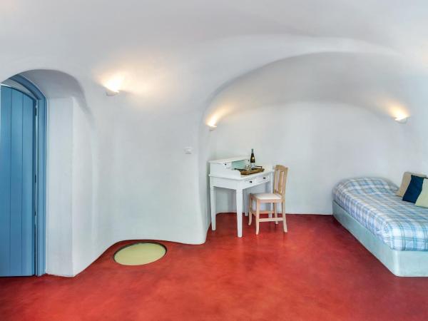 Anatoli Hotel & Spa : photo 3 de la chambre appartement familial troglodyte - jardin visanto
