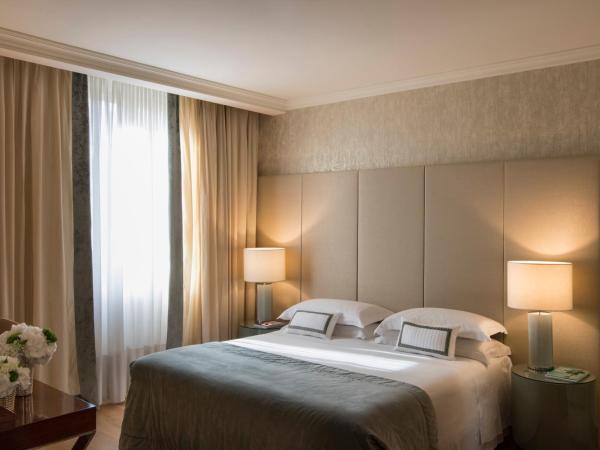 Rosa Grand Milano - Starhotels Collezione : photo 1 de la chambre hébergement familial communicant