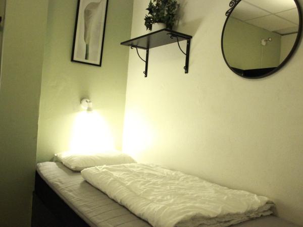 Vandrarhem Uppsala Centralstation : photo 1 de la chambre chambre simple avec salle de bains commune