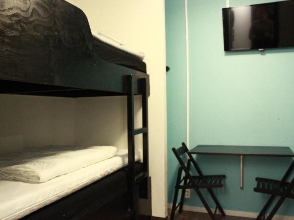 Vandrarhem Uppsala Centralstation : photo 1 de la chambre chambre double ou lits jumeaux avec salle de bains commune