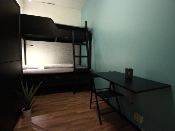 Vandrarhem Uppsala Centralstation : photo 4 de la chambre chambre quadruple avec salle de bains commune