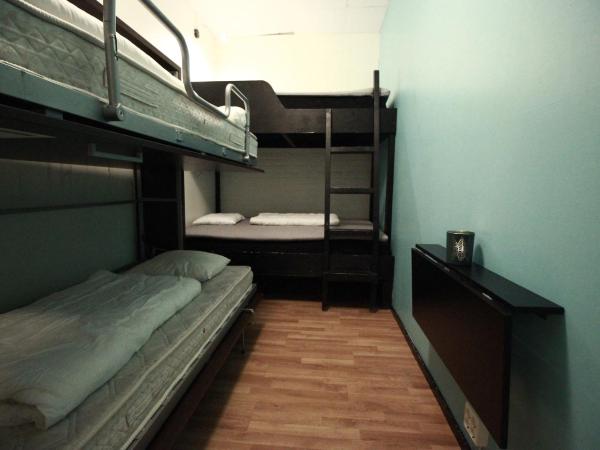 Vandrarhem Uppsala Centralstation : photo 3 de la chambre chambre quadruple avec salle de bains commune