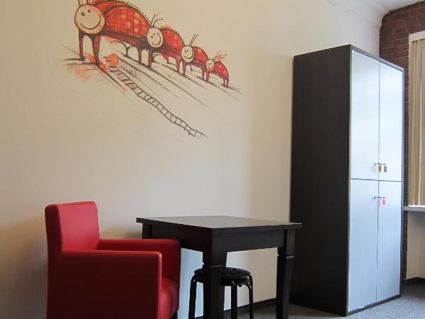 Hostel Wratislavia : photo 1 de la chambre lit dans dortoir mixte de 5 lits avec salle de bains