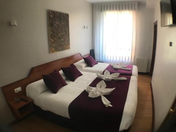 Pensión La Salve : photo 3 de la chambre chambre familiale