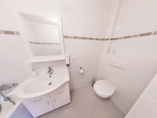 Pension Lukas : photo 5 de la chambre chambre triple confort avec douche #6