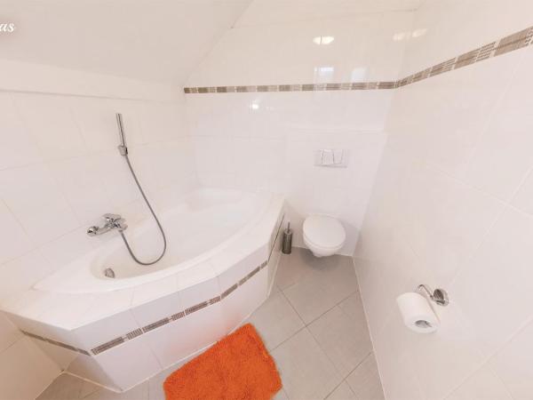 Pension Lukas : photo 3 de la chambre chambre double avec baignoire #7