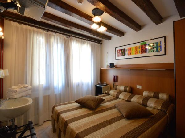 Albergo Marin : photo 5 de la chambre chambre double avec salle de bains commune
