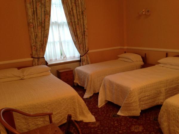 Balmoral House Hotel : photo 5 de la chambre chambre quadruple