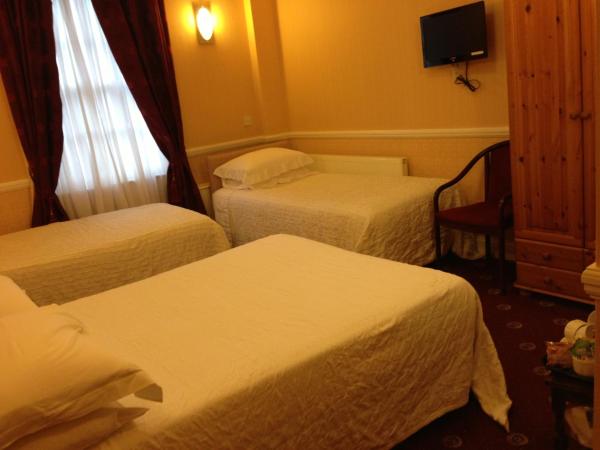 Balmoral House Hotel : photo 4 de la chambre chambre quadruple