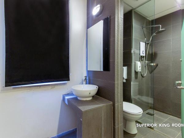 Ceria Hotel : photo 4 de la chambre chambre lit king-size supérieure