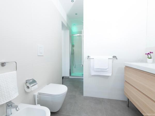 Dimora CentroWell : photo 8 de la chambre chambre double avec salle de bains privative