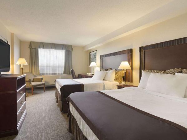 Travelodge Hotel by Wyndham Vancouver Airport : photo 2 de la chambre chambre lit queen-size affaires de luxe avec 2 lits queen-size - non-fumeurs