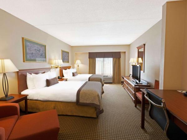 Wingate by Wyndham Charlotte Airport : photo 4 de la chambre chambre double avec 2 lits doubles - non-fumeurs