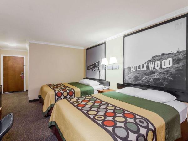 Super 8 by Wyndham Los Angeles Downtown : photo 4 de la chambre chambre 2 lits queen-size - non-fumeurs