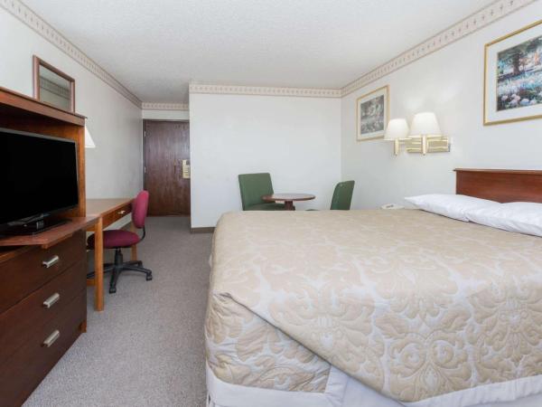 Super 8 by Wyndham Colorado Springs/Chestnut Street : photo 1 de la chambre chambre lit queen-size - non-fumeurs