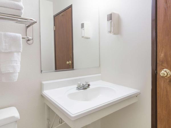 Super 8 by Wyndham Colorado Springs/Chestnut Street : photo 3 de la chambre chambre double avec 2 lits doubles - non-fumeurs