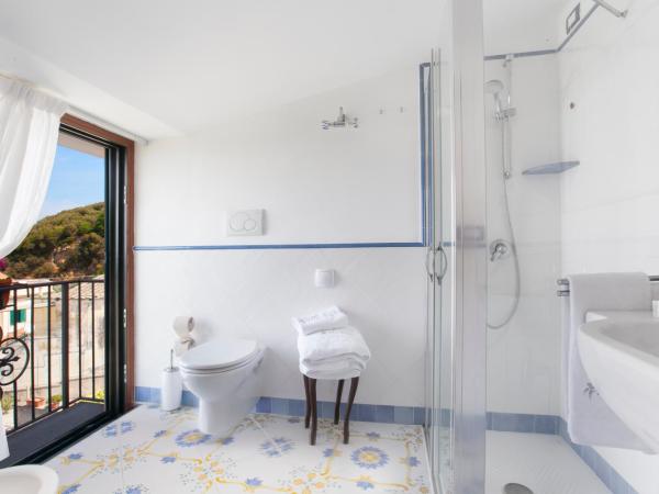 Villa Pane Resort : photo 2 de la chambre chambre triple - vue sur mer