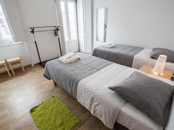 1977 : photo 3 de la chambre chambre lits jumeaux avec balcon