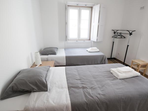 1977 : photo 3 de la chambre chambre lits jumeaux avec balcon