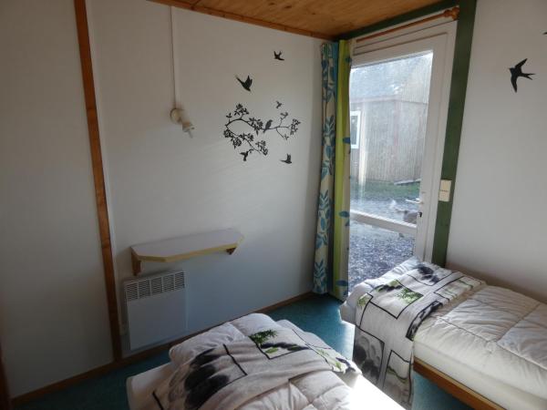 Les Chalets d'Argentouleau : photo 5 de la chambre bungalow 2 chambres + 2 salles de bains (6 adultes)