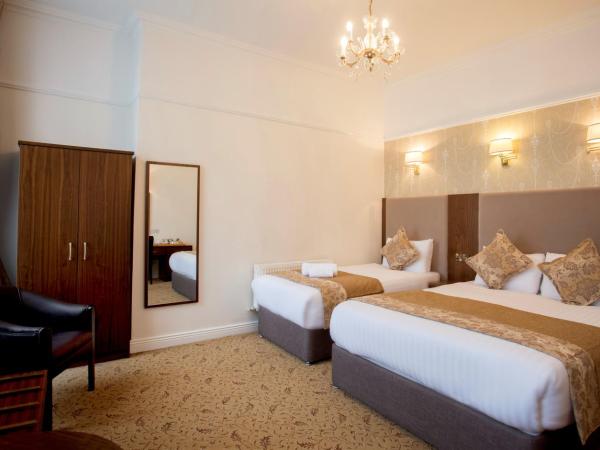 Castle Hotel : photo 6 de la chambre chambre familiale (2 adultes + 1 enfant)