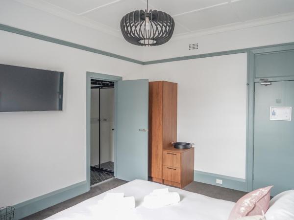 Oasis on Beamish Hotel : photo 3 de la chambre chambre lit king-size supérieure avec salle de bains privative