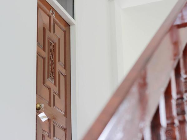 HOME@HOSTEL KANCHANABURI : photo 3 de la chambre chambre double avec salle de bains privative