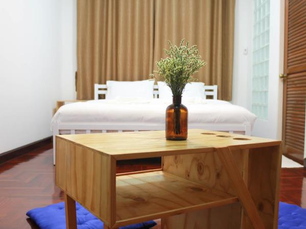 HOME@HOSTEL KANCHANABURI : photo 8 de la chambre chambre double avec salle de bains privative