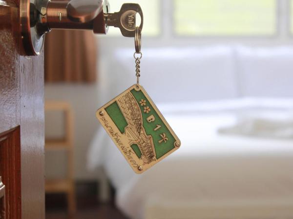 HOME@HOSTEL KANCHANABURI : photo 6 de la chambre chambre double standard avec salle de bains commune