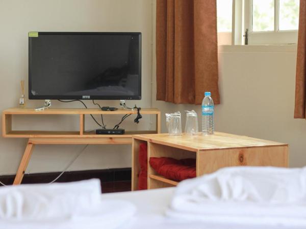 HOME@HOSTEL KANCHANABURI : photo 5 de la chambre chambre double avec salle de bains privative extérieure