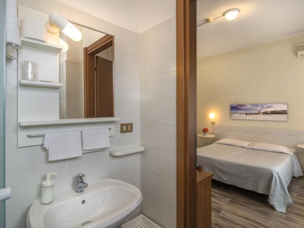 Hotel Cecile : photo 2 de la chambre chambre triple