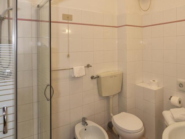 Hotel Cecile : photo 8 de la chambre chambre double ou lits jumeaux