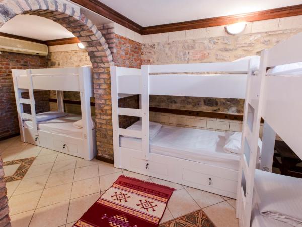 Cheers Vintage Hostel : photo 5 de la chambre lit dans dortoir mixte de 8 lits