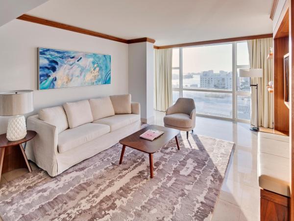 Carillon Miami Wellness Resort : photo 8 de la chambre  appartement 1 chambre avec lit king-size - vue sur ville