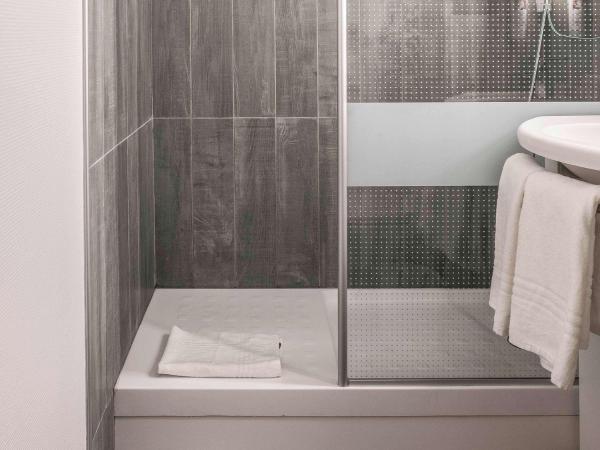 ibis Cannes Plage La Bocca : photo 2 de la chambre chambre standard avec 1 lit double et 1 lit simple