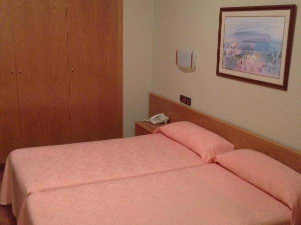 Hotel Pelayo : photo 1 de la chambre chambre double ou lits jumeaux