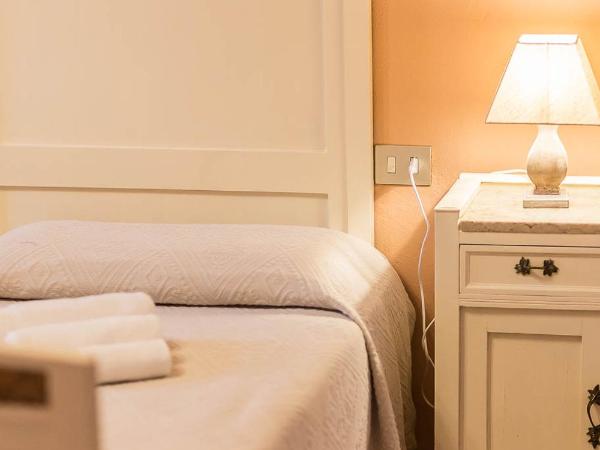 Cascina Gaggioli : photo 2 de la chambre chambre double ou lits jumeaux avec salle de bains commune