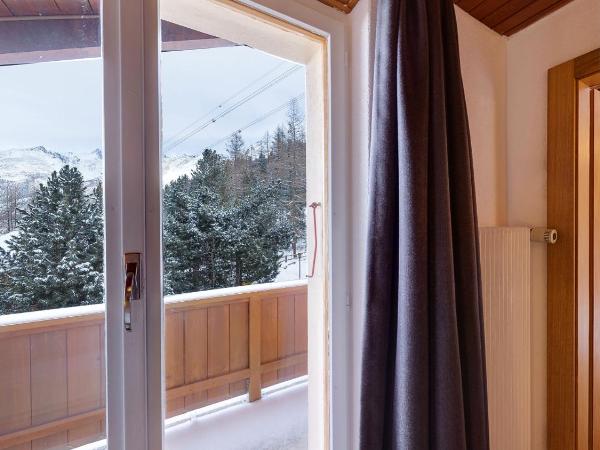 Hotel THE LARIX ski-in ski-out : photo 4 de la chambre chambre familiale avec balcon