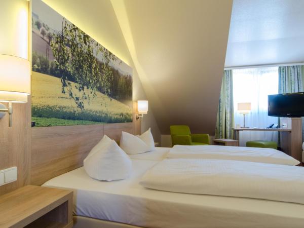 Garden Hotel : photo 5 de la chambre chambre triple