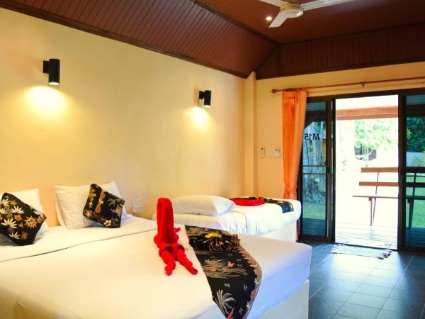 Lanta Pearl Beach Resort : photo 8 de la chambre bungalow familial avec climatisation
